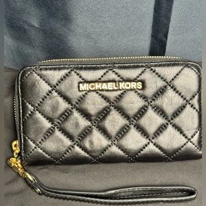 Michael Kors Black Quilted Zip Wristlet – Excellent Condition - AP1508
